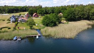 Blick vom See auf das Haus